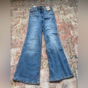 Levi’s ribcage flared NWT